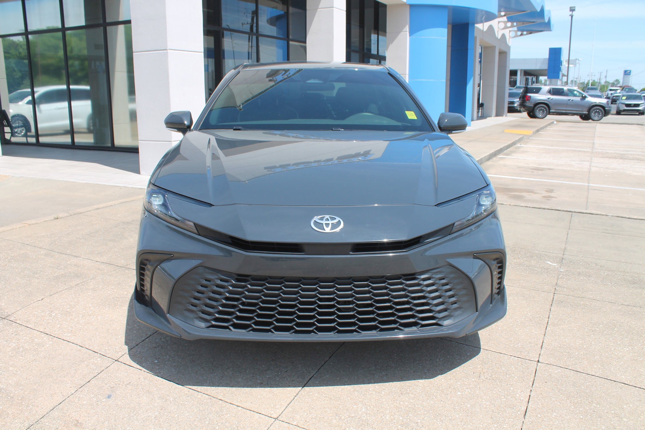 Used 2025 Toyota Camry SE FWD image 2