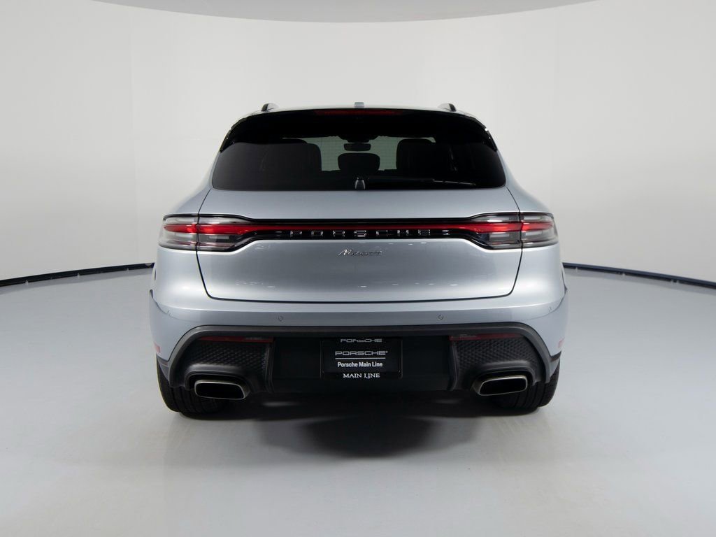 Certified 2025 Porsche Macan AWD/4WD image 9