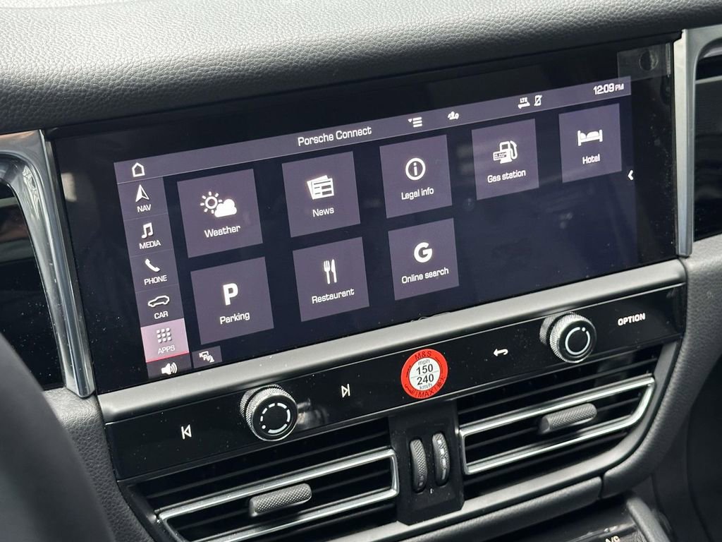 Certified 2025 Porsche Macan image 26