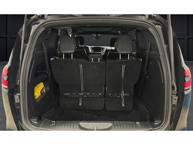 Used 2025 Chrysler Pacifica Limited image 28