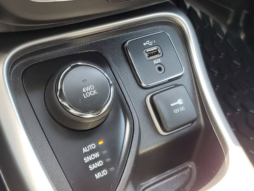 Used 2019 Jeep Compass Latitude AWD/4WD image 22
