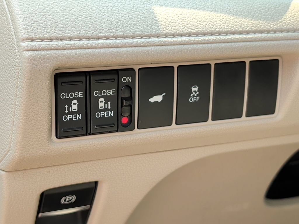 Used 2025 Honda Odyssey EX-L image 14