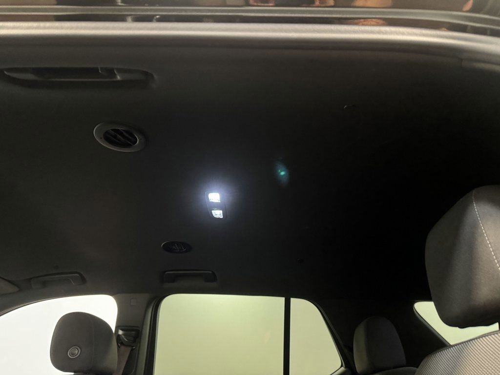 Used 2023 Chevrolet Traverse LT image 55