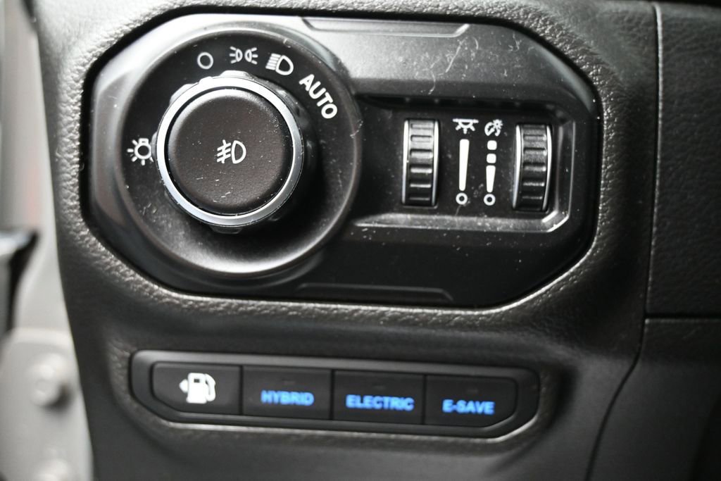 Used 2021 Jeep Wrangler Unlimited Rubicon 4xe w/ Dual Top Group AWD/4WD image 12