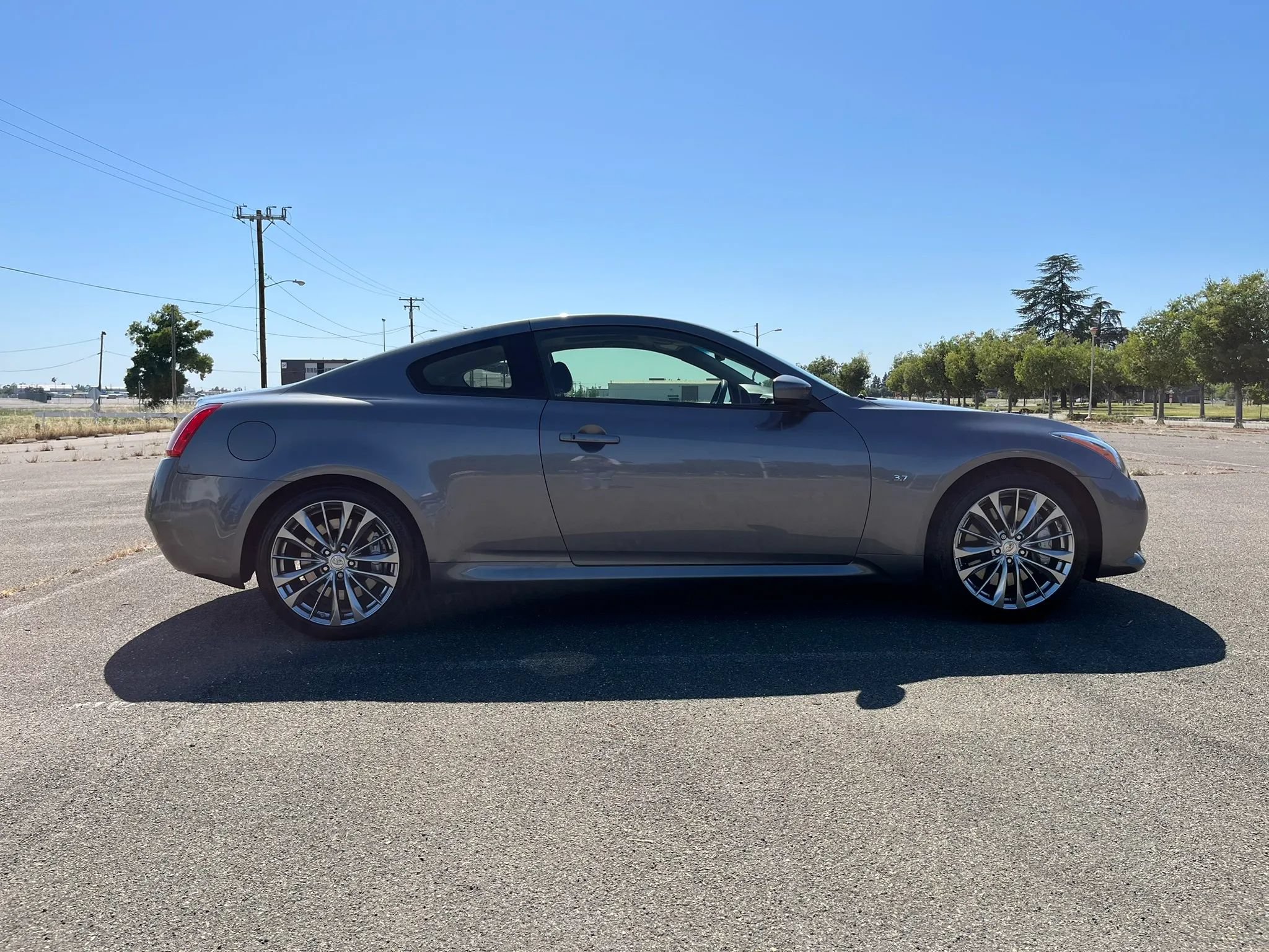 Used 2015 INFINITI Q60 Sport RWD image 4