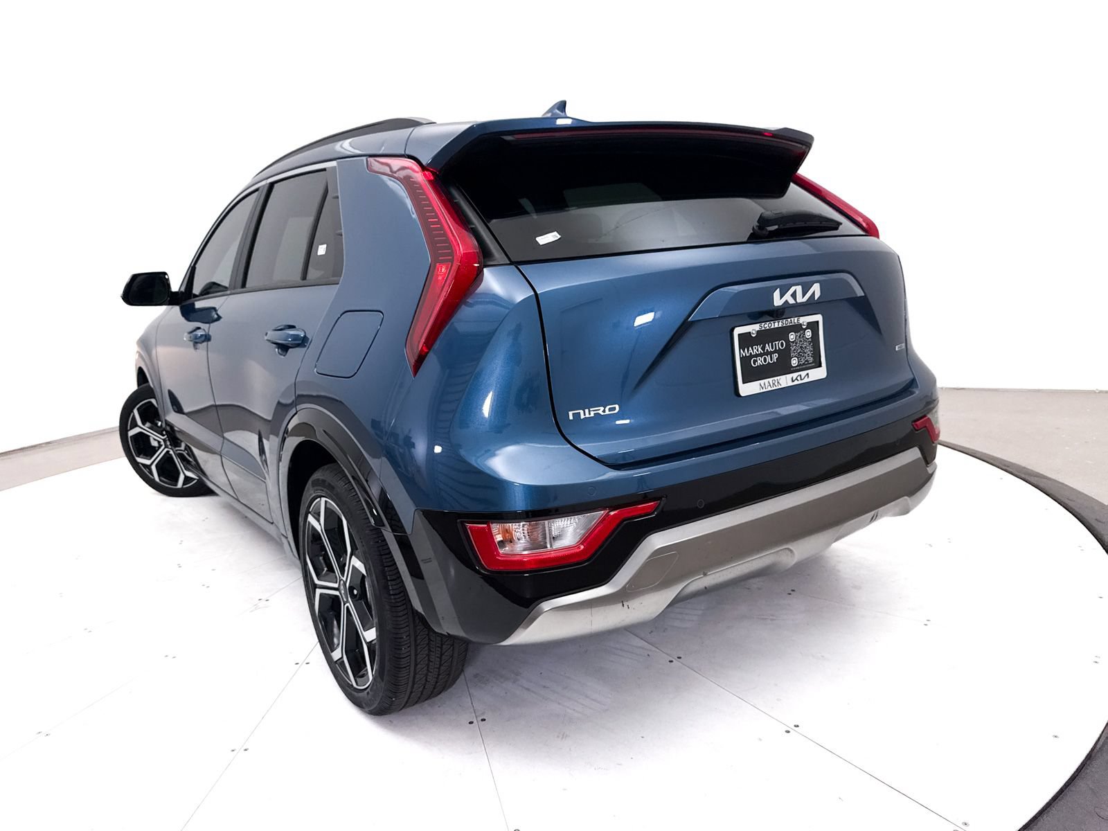 Certified 2025 Kia Niro EX Touring FWD image 8