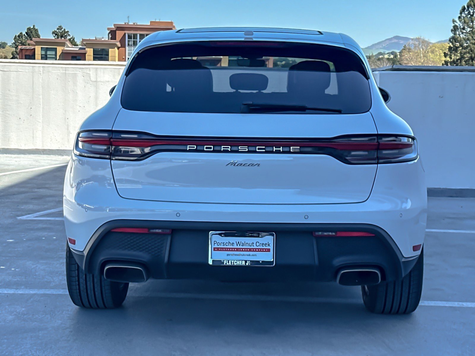 Certified 2023 Porsche Macan image 7
