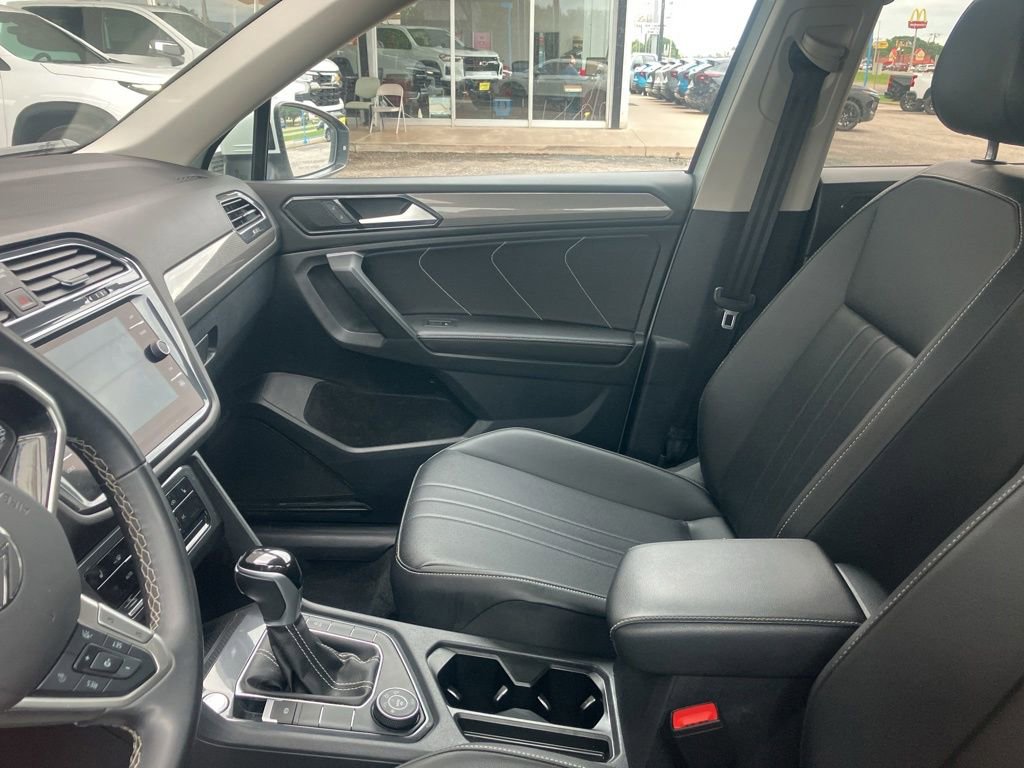 Used 2024 Volkswagen Tiguan SE AWD/4WD image 13