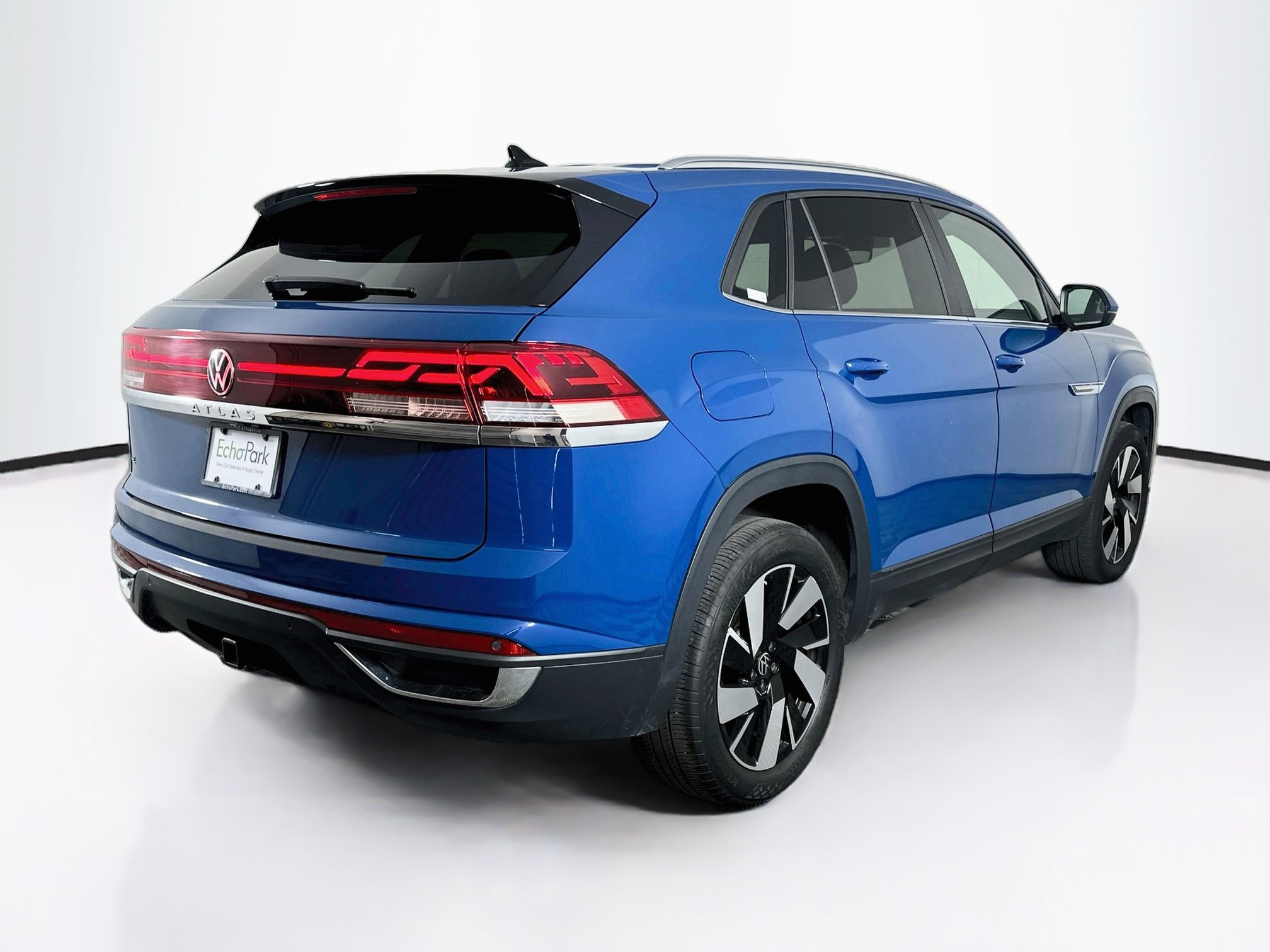 Used 2025 Volkswagen Atlas Cross Sport SE FWD image 9