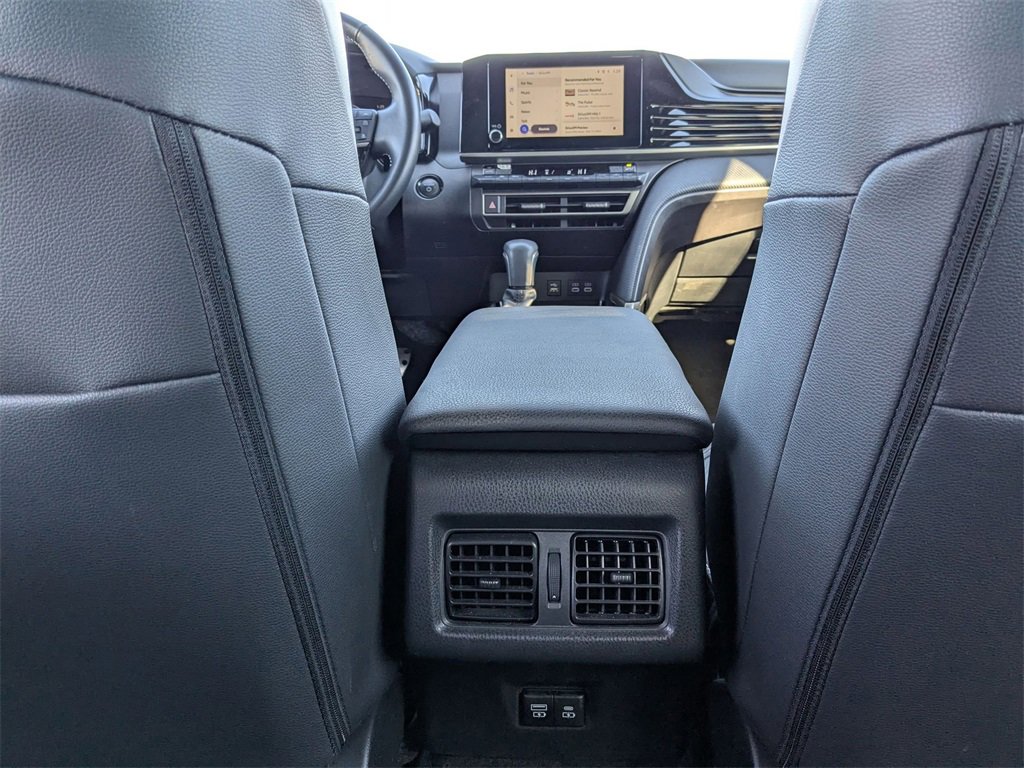 Used 2025 Toyota Camry SE image 30