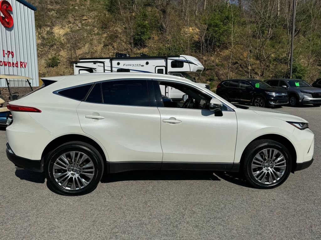 Used 2022 Toyota Venza XLE image 8