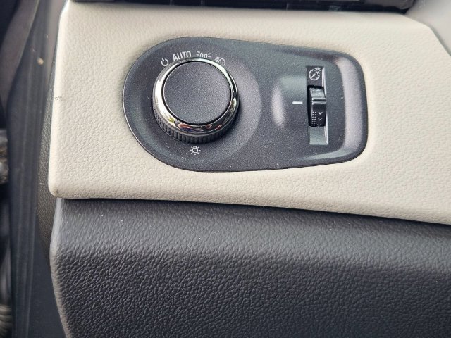 Used 2015 Cadillac SRX Luxury w/ Driver Assist Package FWD image 12
