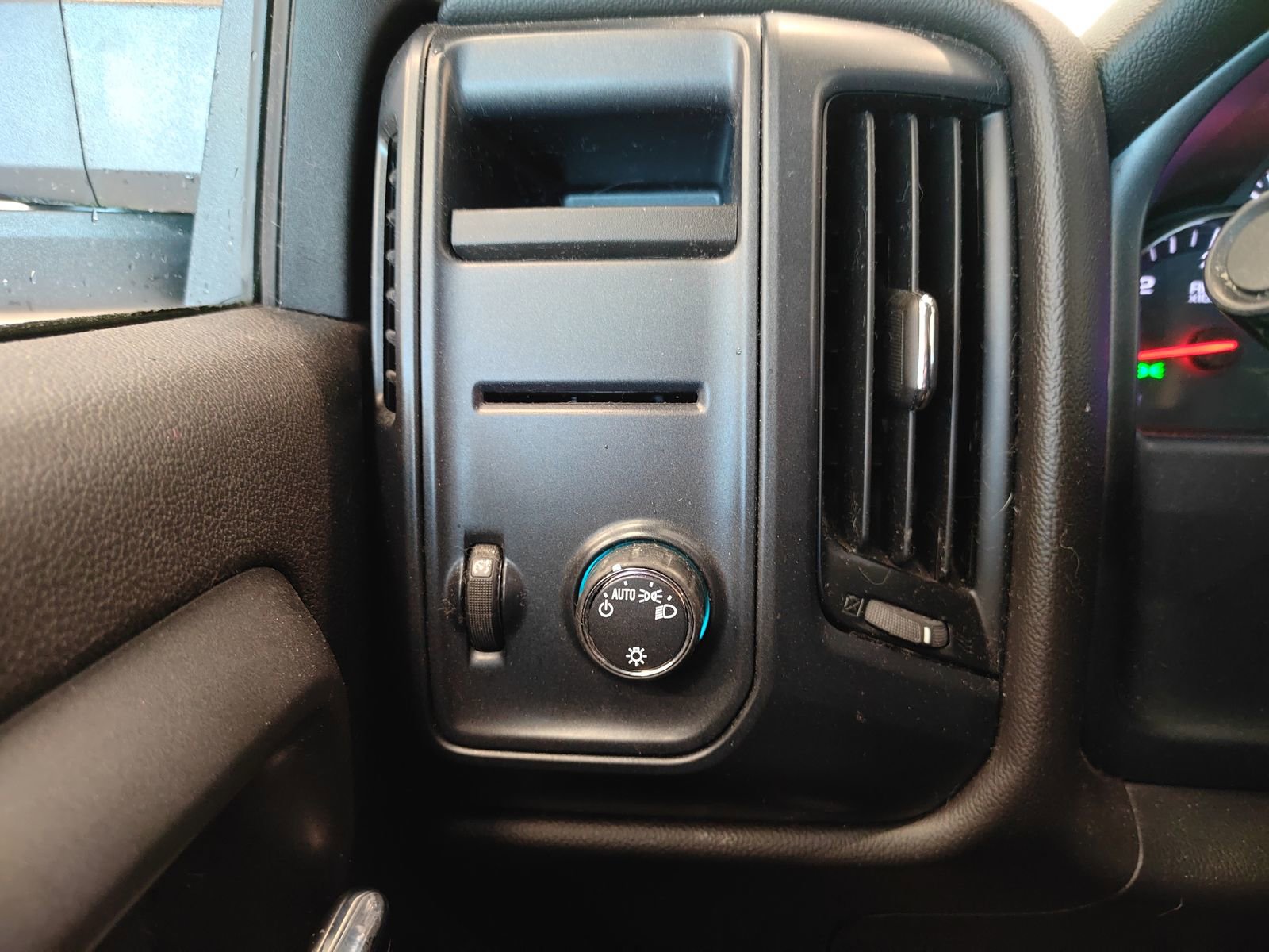 Used 2018 Chevrolet Silverado 1500 Custom w/ Custom Value Package image 10