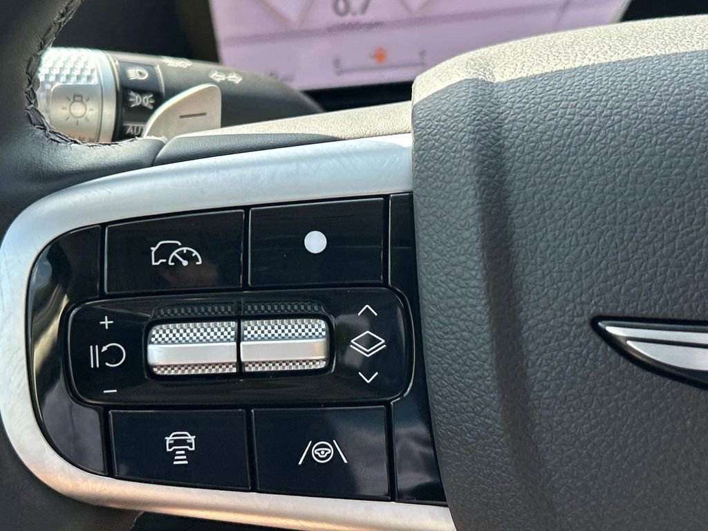 Used 2025 Genesis GV80 2.5T Standard image 33