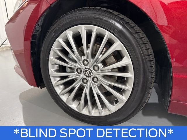 Used 2021 Toyota Avalon Limited image 13
