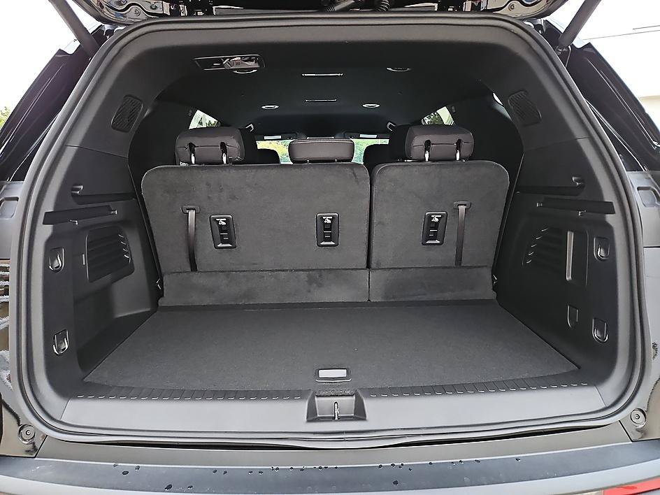 New 2027 Chevrolet Traverse LT FWD image 12