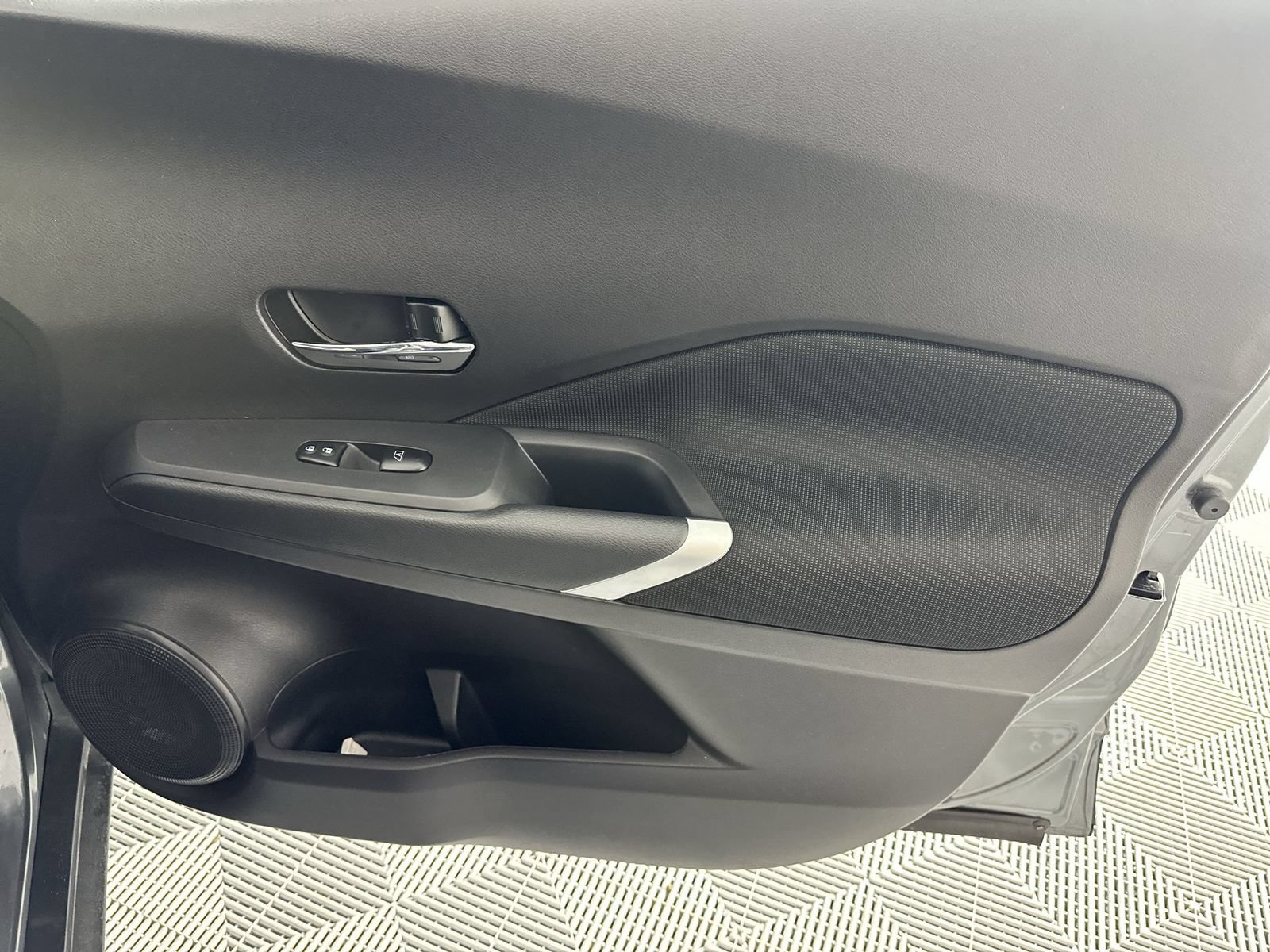Certified 2024 Nissan Kicks SV FWD image 32