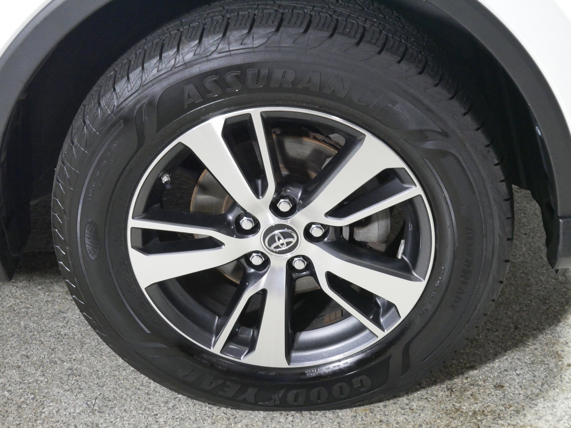 Used 2018 Toyota RAV4 XLE AWD/4WD image 15