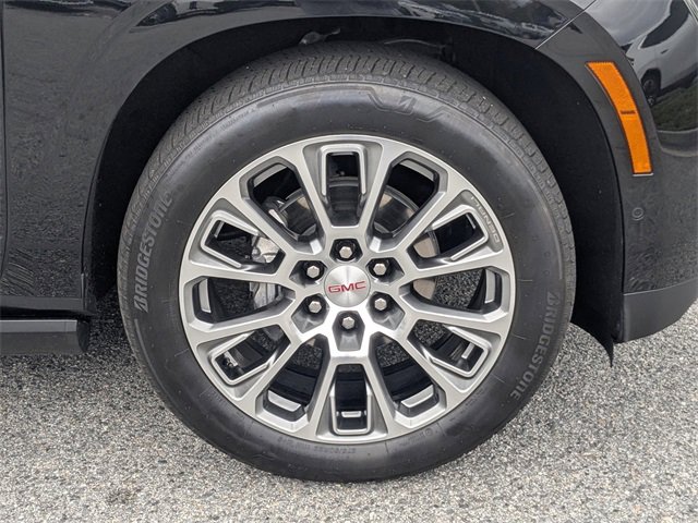 Used 2025 GMC Yukon XL Denali w/ Denali Reserve Package image 12