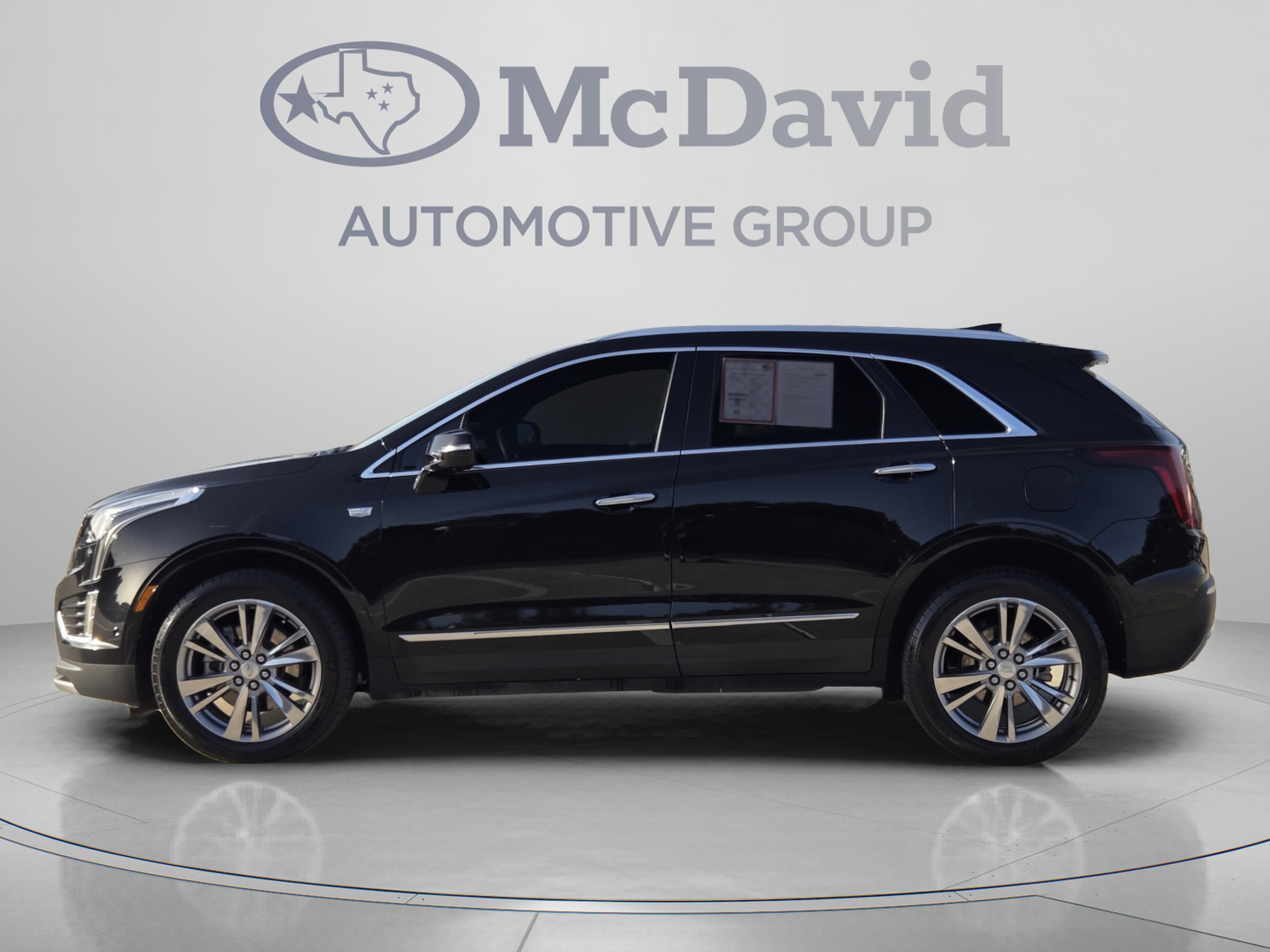Used 2023 Cadillac XT5 Premium Luxury w/ Technology Package FWD image 2