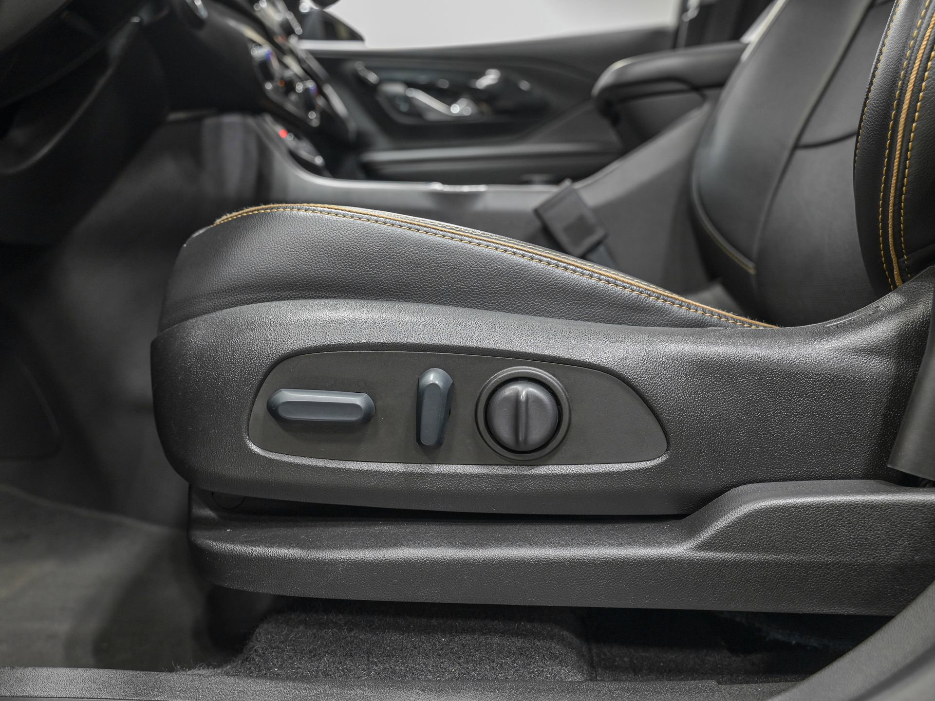 Used 2022 GMC Terrain AT4 w/ Infotainment Package II image 14