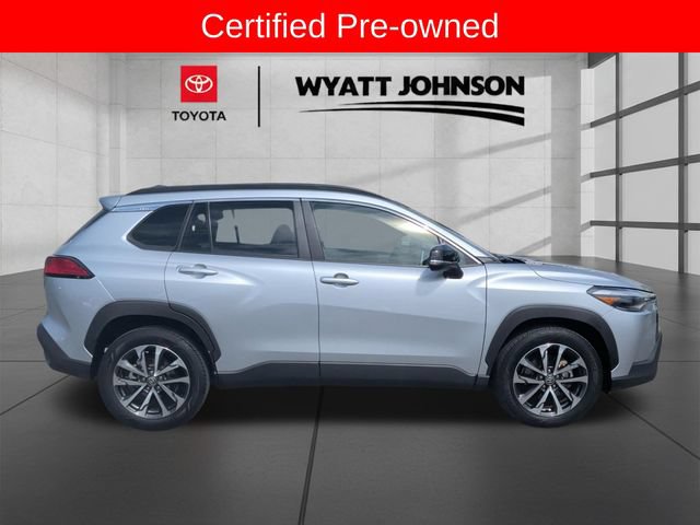 Used 2025 Toyota Corolla Cross XLE FWD image 6