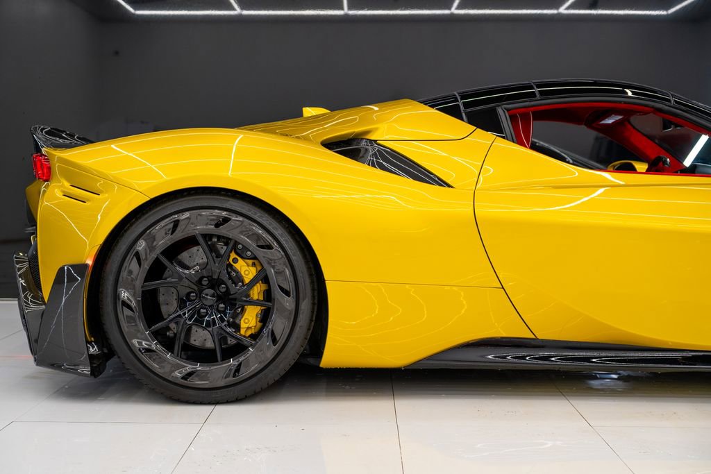 Used 2022 Ferrari SF90 Spider image 14