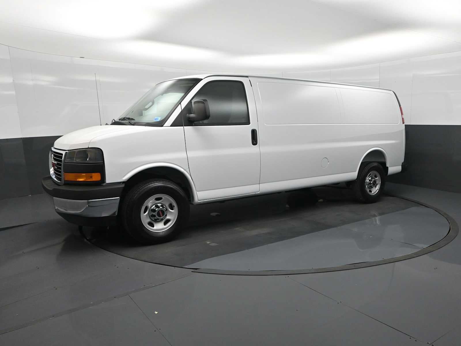 New 2026 GMC Savana 3500 Extended w/ Driver Convenience Package RWD image 3
