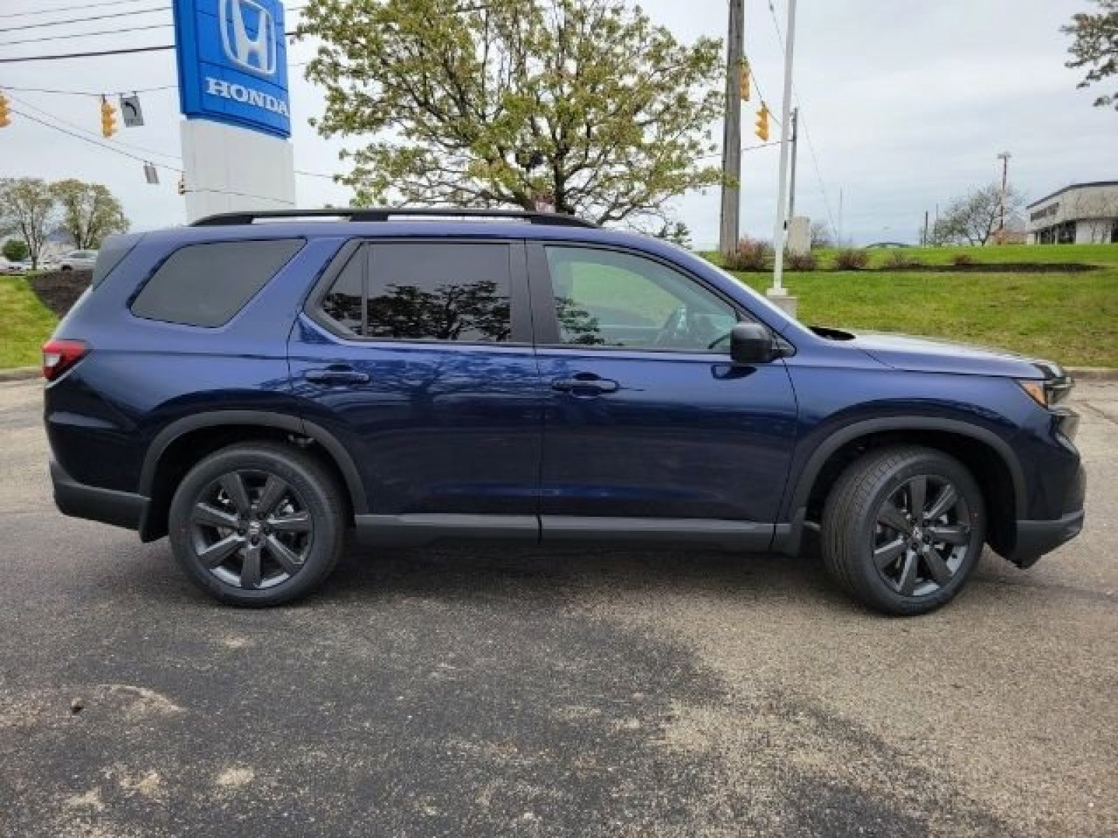 Used 2025 Honda Pilot Sport image 31