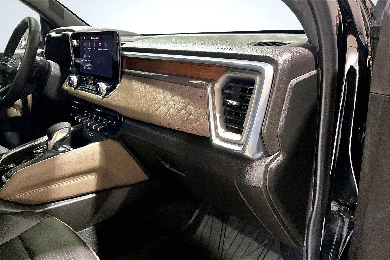 Used 2023 GMC Canyon Denali image 18