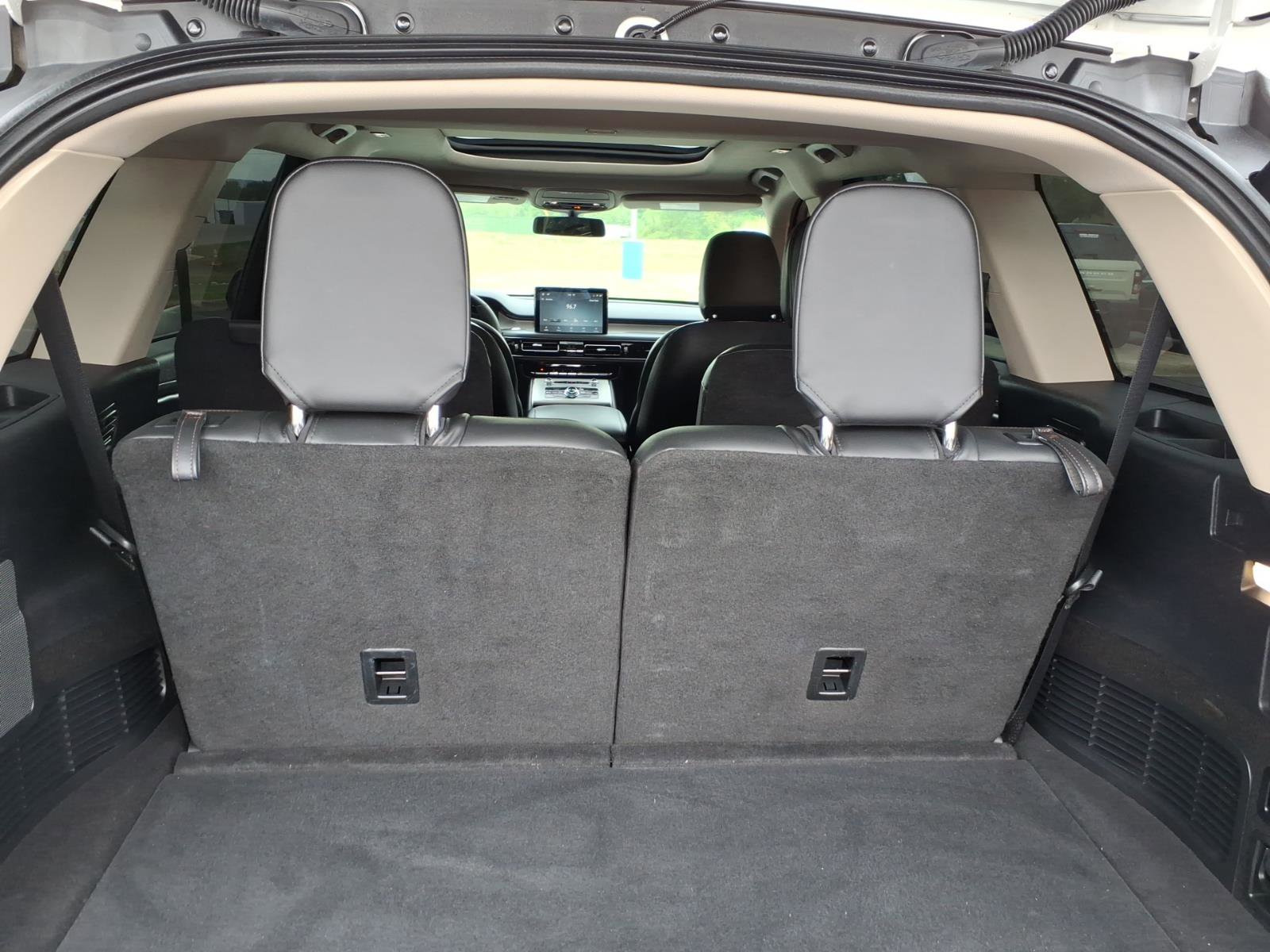 Used 2023 Lincoln Aviator AWD w/ Premium Package image 6