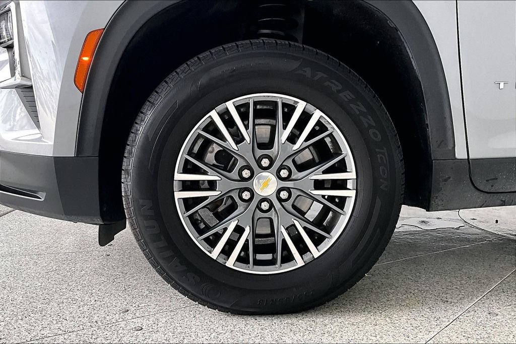 Used 2024 Chevrolet Traverse LT FWD image 11