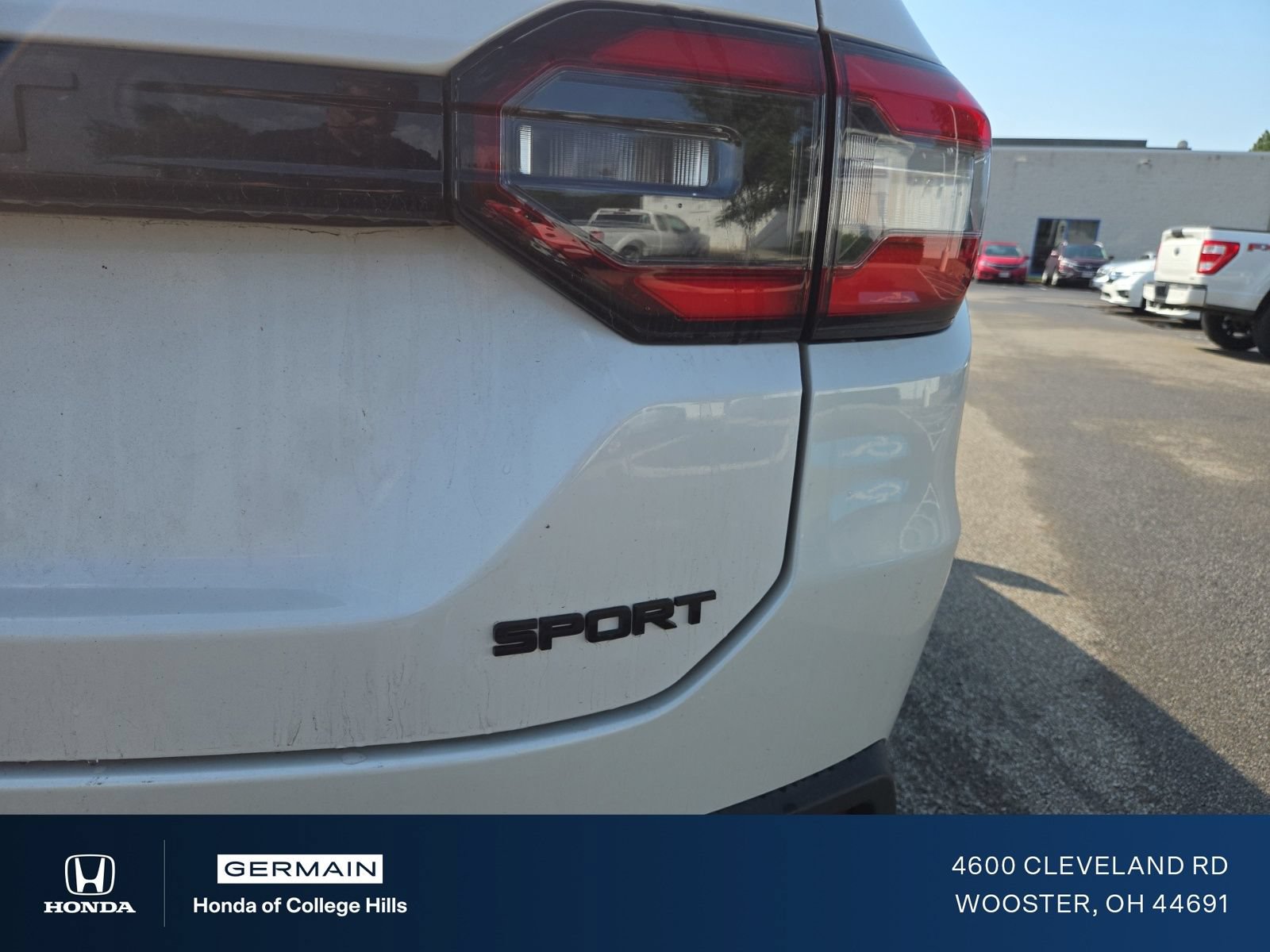 Used 2025 Honda Pilot Sport image 1