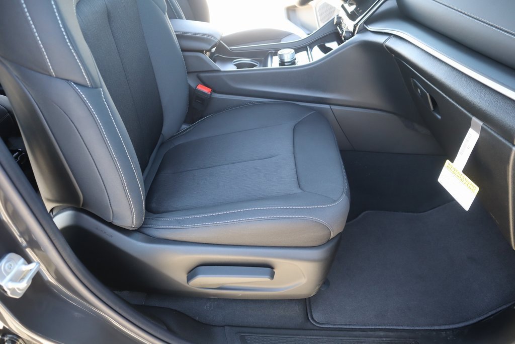 New 2025 Jeep Grand Cherokee L Laredo w/ Luxury Tech Group I image 14