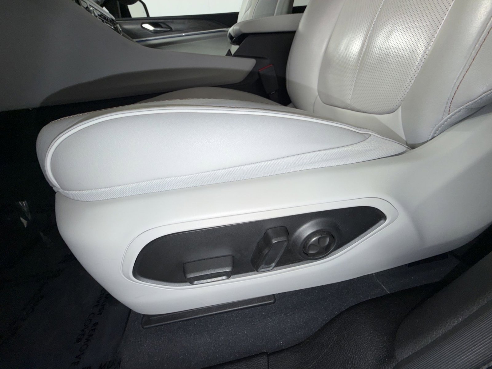 Used 2023 Jeep Grand Cherokee L Overland image 14