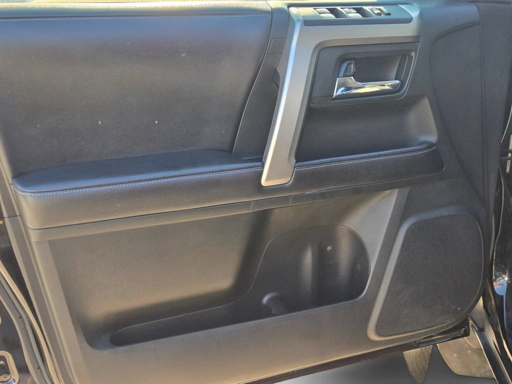 Used 2018 Toyota 4Runner SR5 AWD/4WD image 15