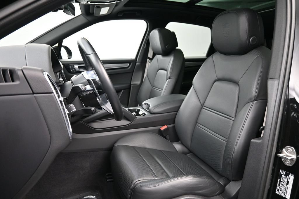 Certified 2023 Porsche Cayenne Platinum Edition AWD/4WD image 5