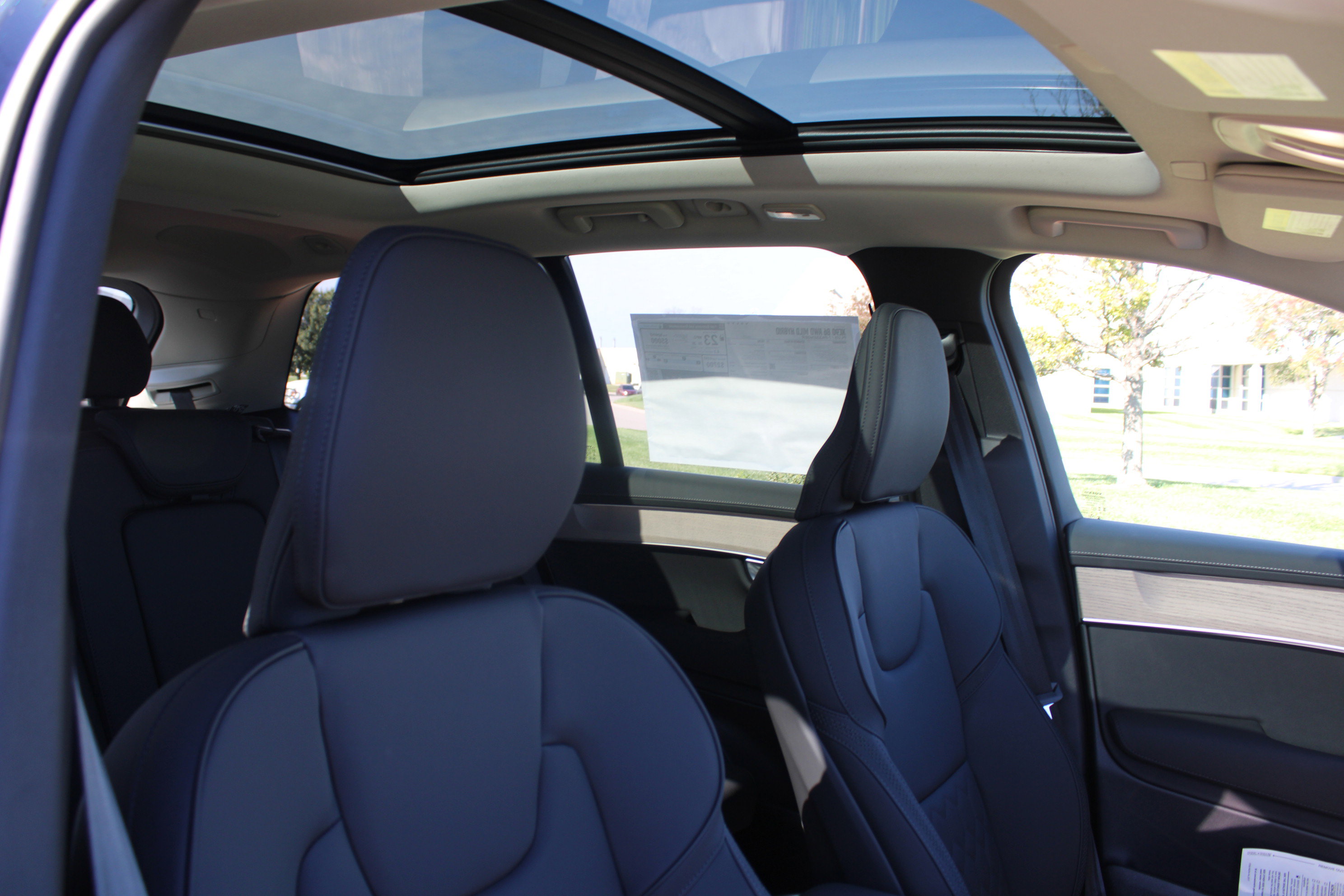 New 2026 Volvo XC90 B6 Plus w/ Protection Package Premier AWD/4WD image 46
