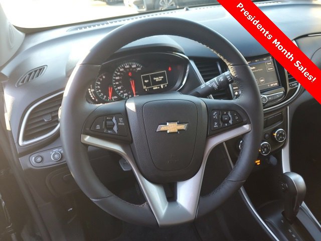 Used 2022 Chevrolet Trax LT w/ LT Convenience Package image 12