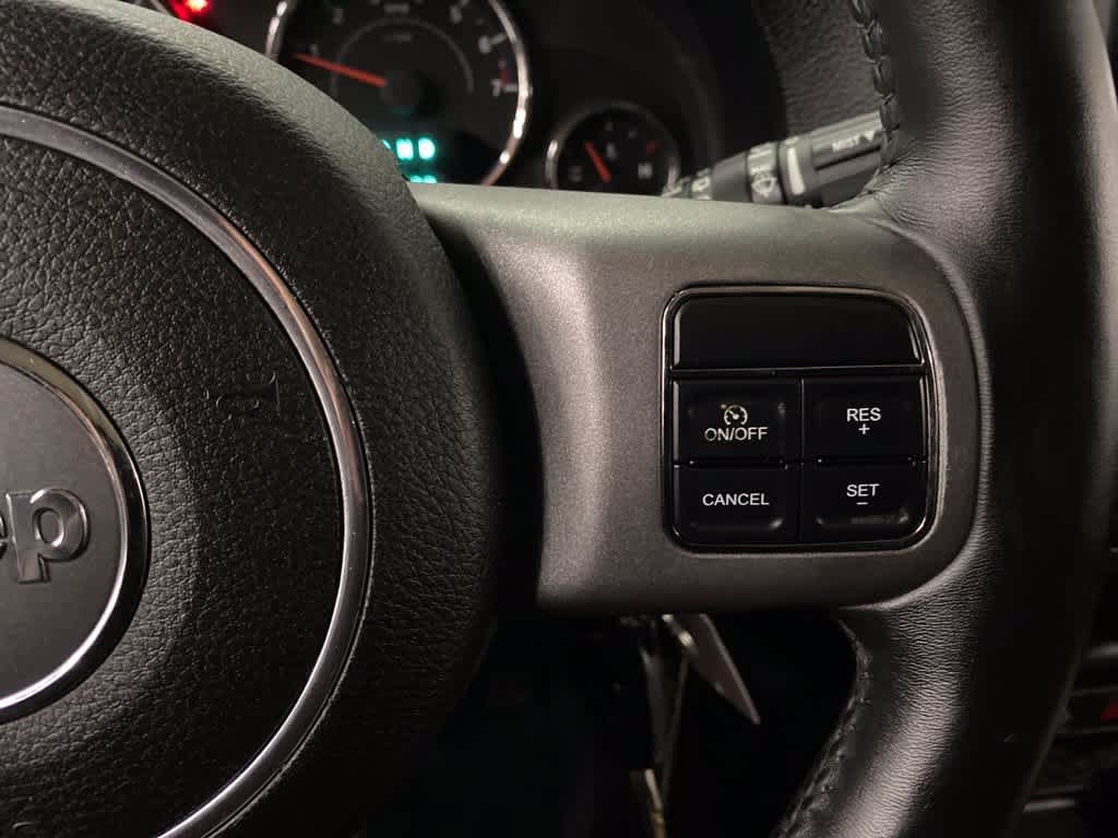 Used 2013 Jeep Wrangler Unlimited Sahara AWD/4WD image 21