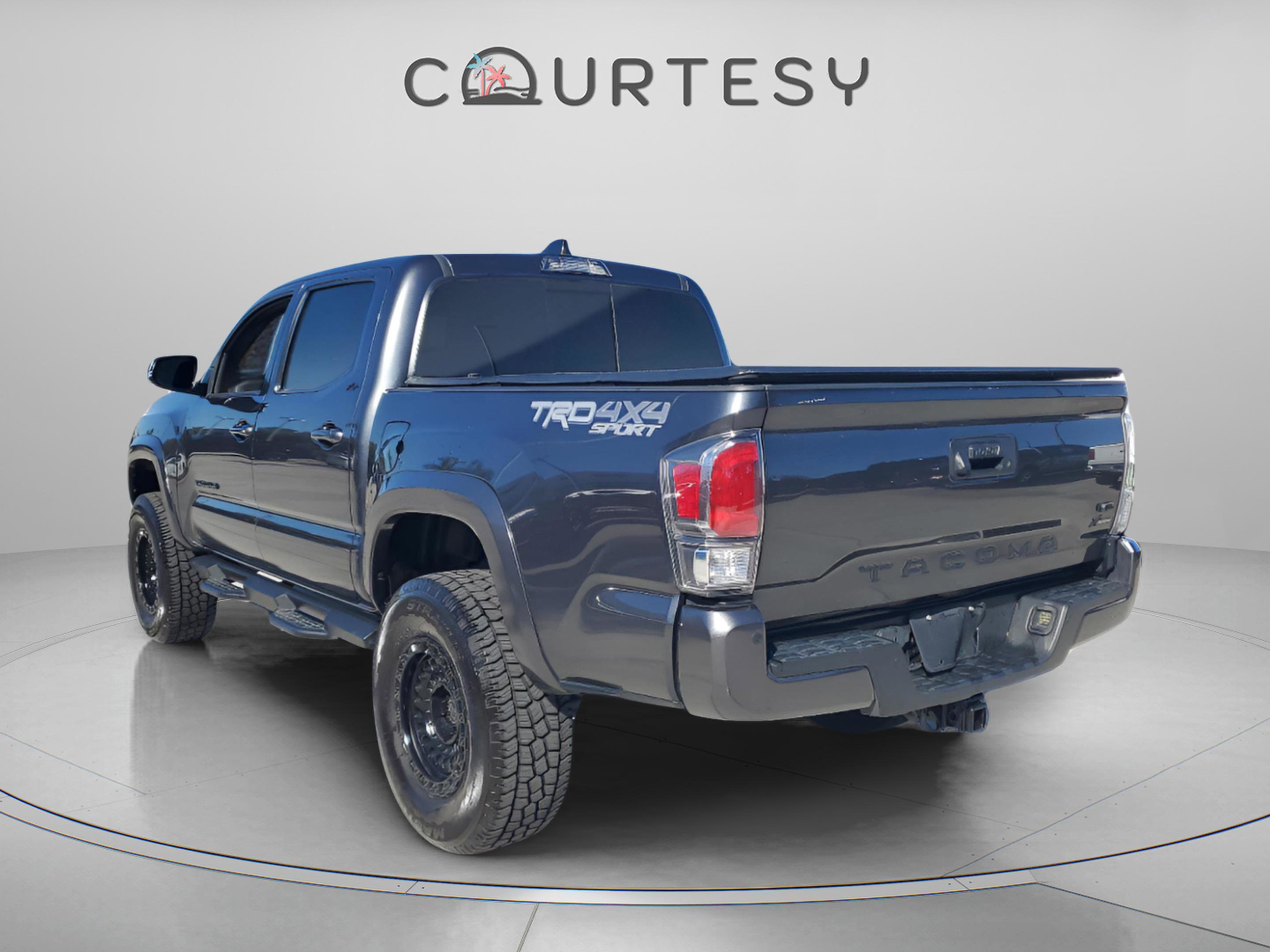 Used 2022 Toyota Tacoma TRD Sport image 3