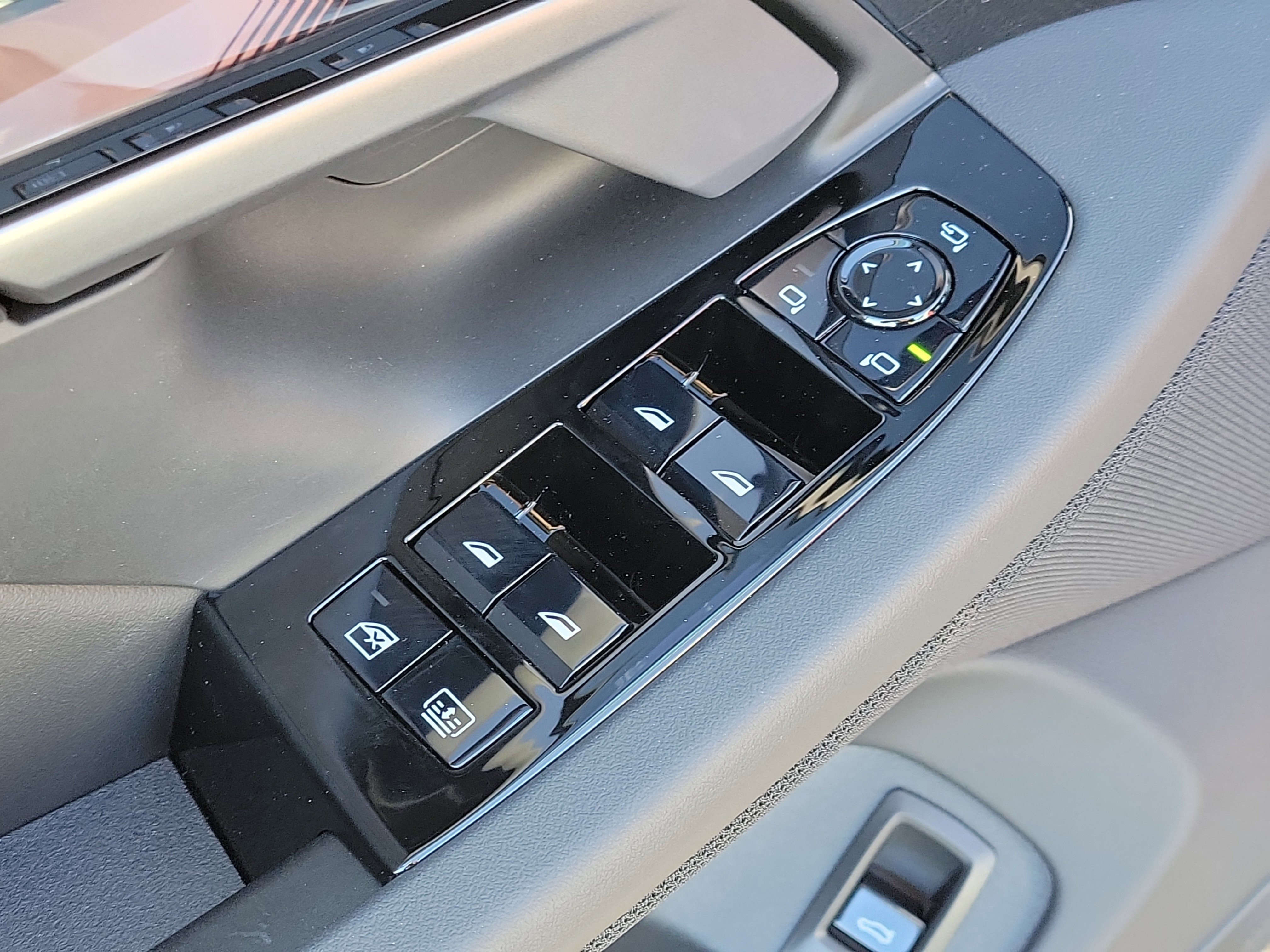 New 2026 BMW 550e xDrive w/ Executive Package image 15