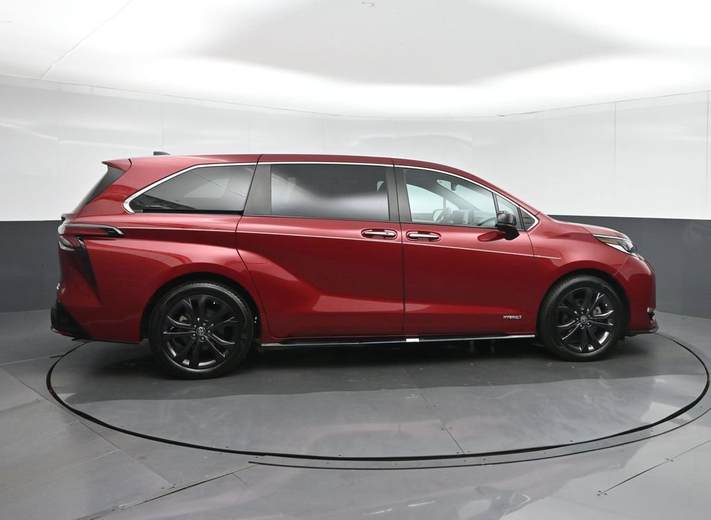 Used 2021 Toyota Sienna XSE FWD image 8