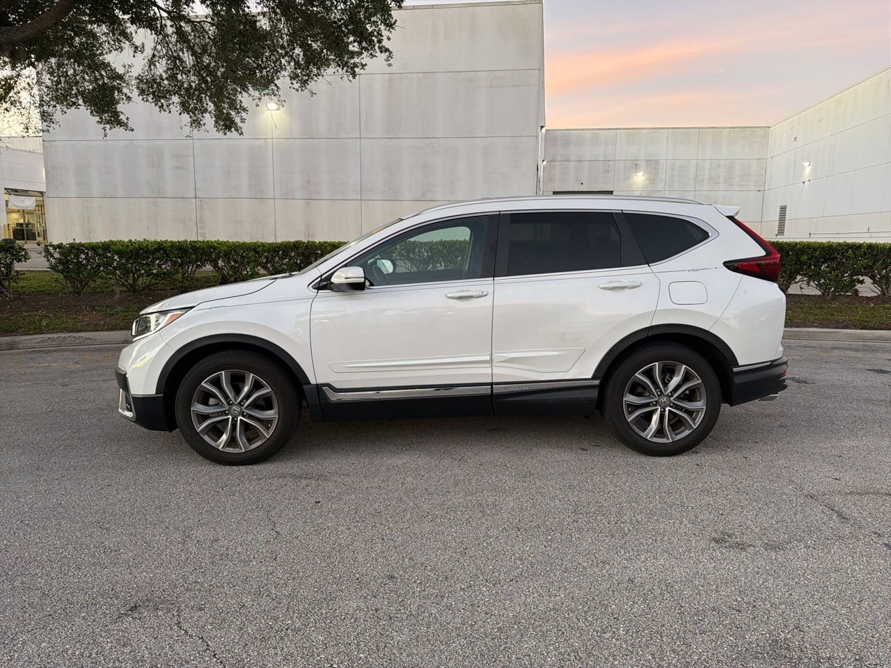 Used 2021 Honda CR-V Touring image 2