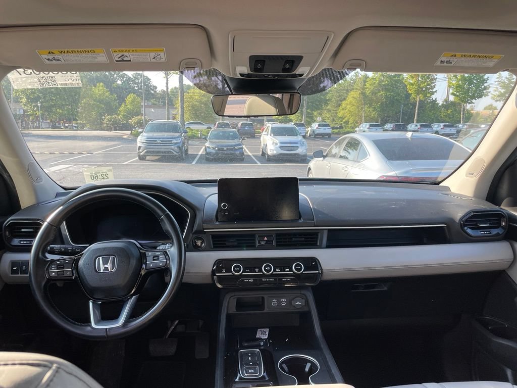 Certified 2025 Honda Pilot Touring image 5