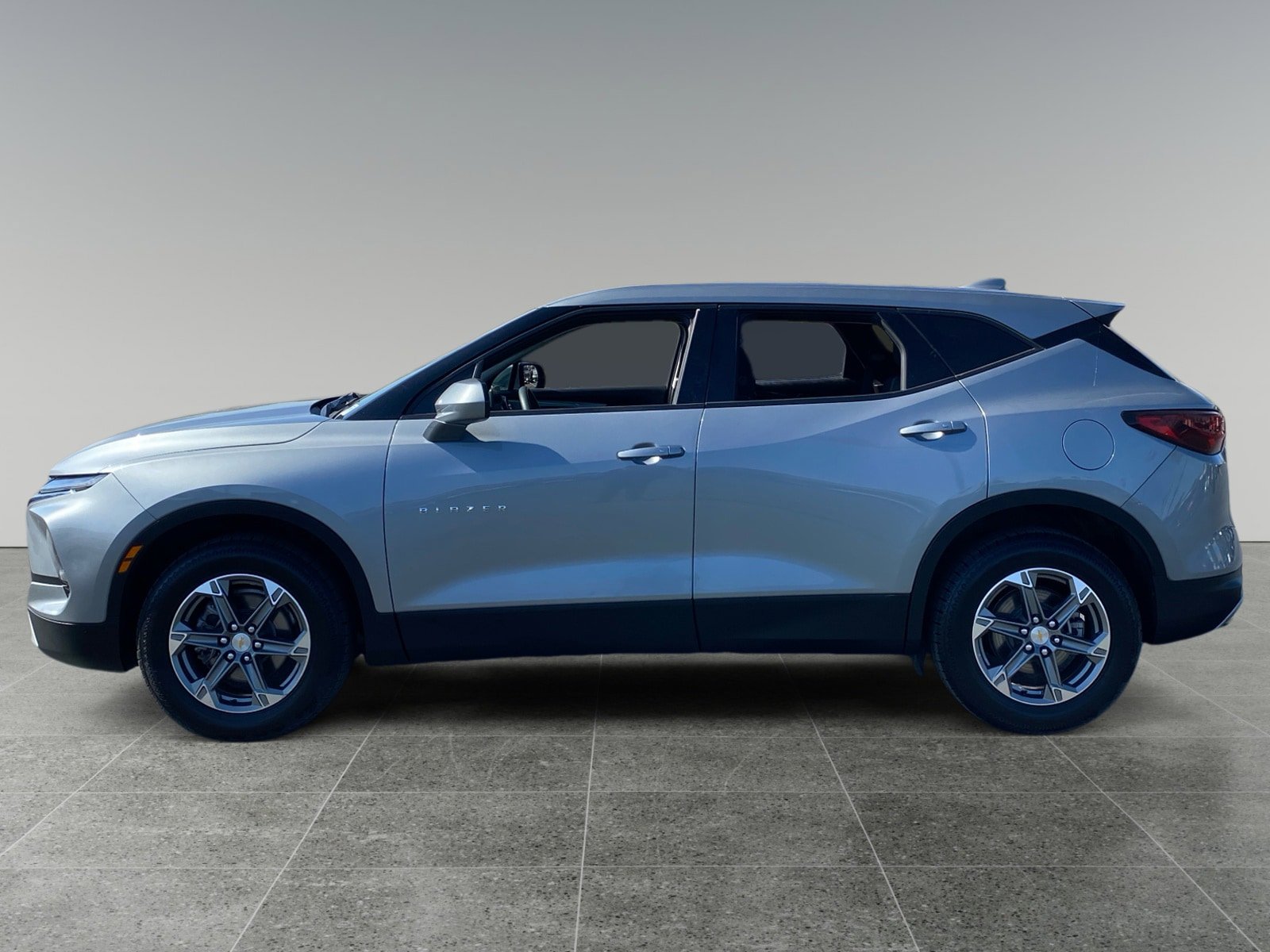 Used 2023 Chevrolet Blazer LT AWD/4WD image 2