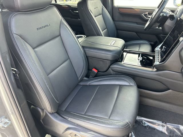 Used 2025 GMC Yukon XL Denali AWD/4WD image 11