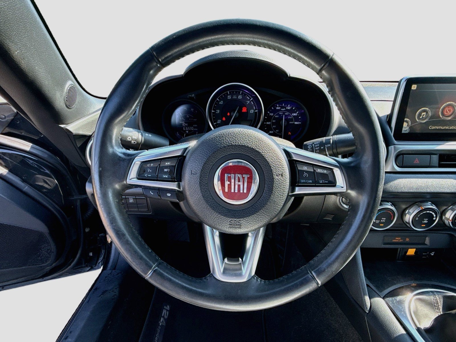 Used 2018 FIAT 124 Spider Classica w/ Technology & Siriusxm Group RWD image 12