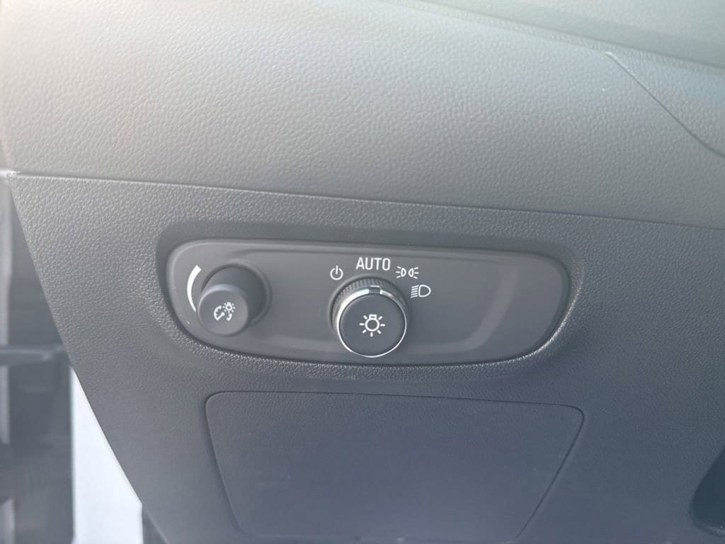 Used 2025 Buick Encore GX Preferred AWD/4WD image 25