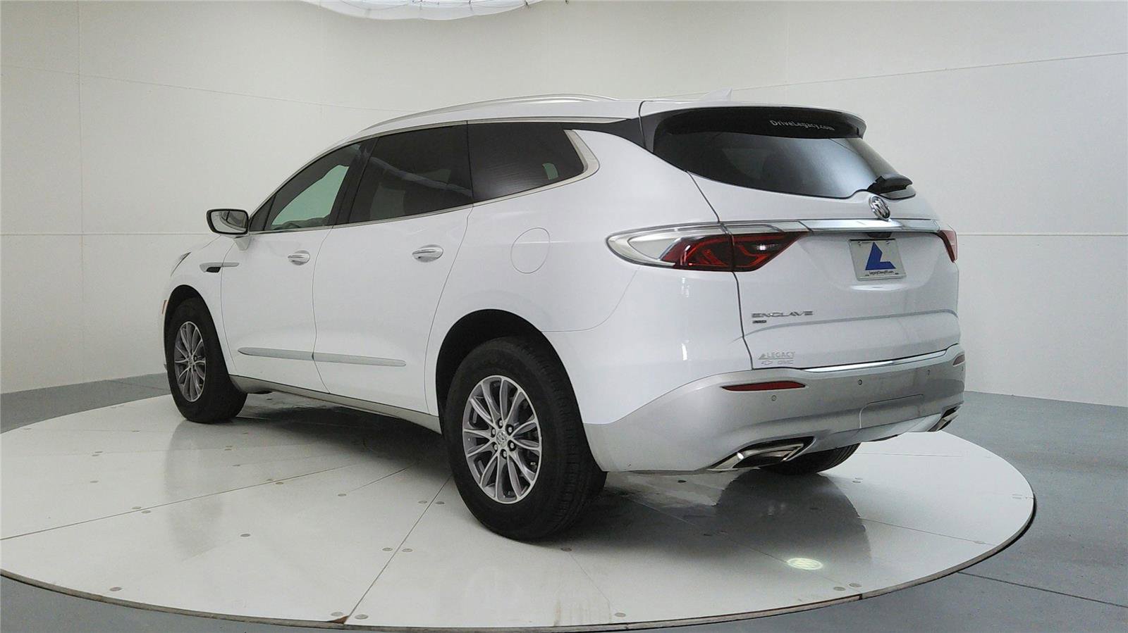 Used 2024 Buick Enclave Premium image 5